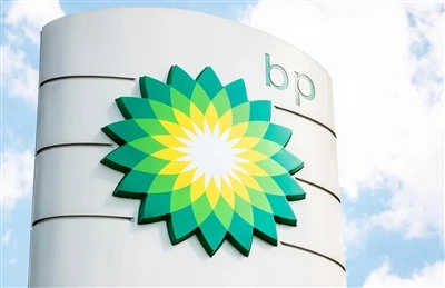 BP сбрасывает стратегию: сдвигает фокус на нефть и газ, планирует продавать п...